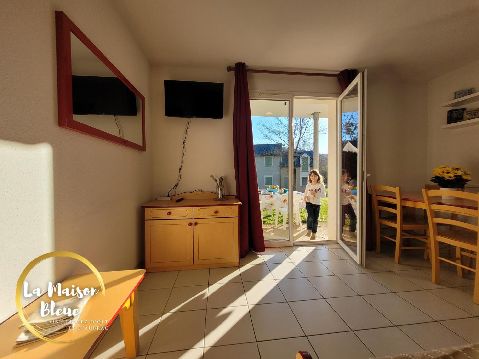 La Maison Bleue, Village Vacances, Piscine, Parking Saint-Geniez-d'Olt Exterior photo